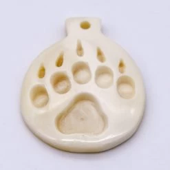 BN385-56: Bone Bear Paw Print Pendant White 35x45mm - 5 Pieces