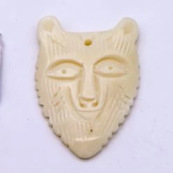 BN385-71: Bone Bear Face Pendant White 30x46mm - 5 Pieces